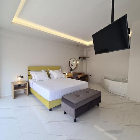 Ilia'S Luxury Suites - Adults Only 西洛卡特伦 外观 照片