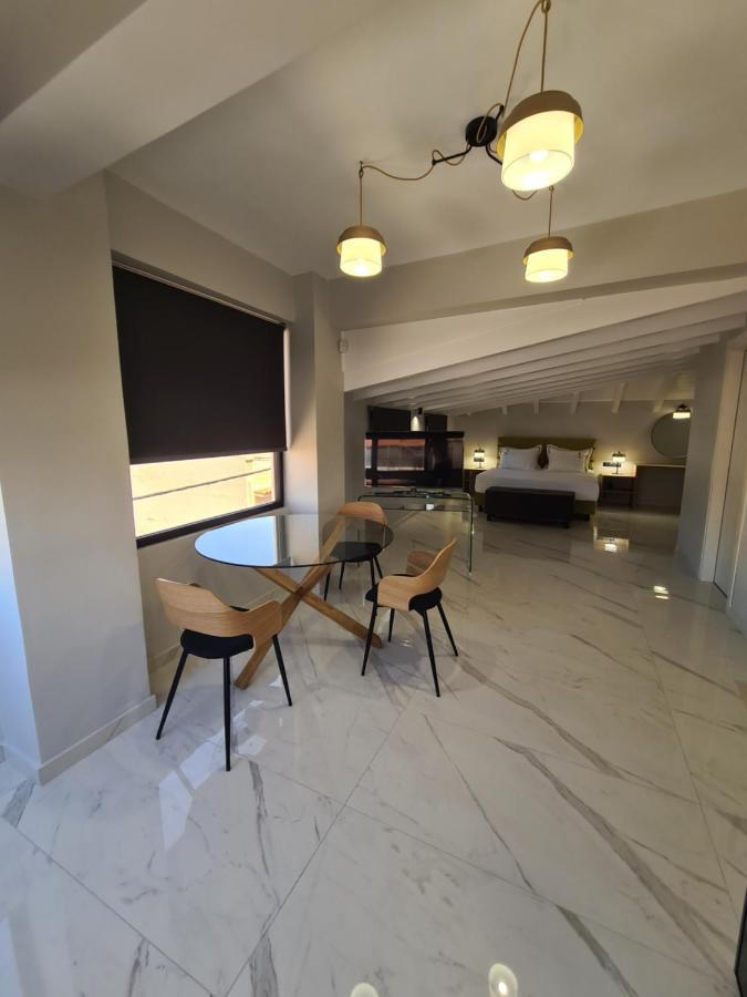 Ilia'S Luxury Suites - Adults Only 西洛卡特伦 外观 照片