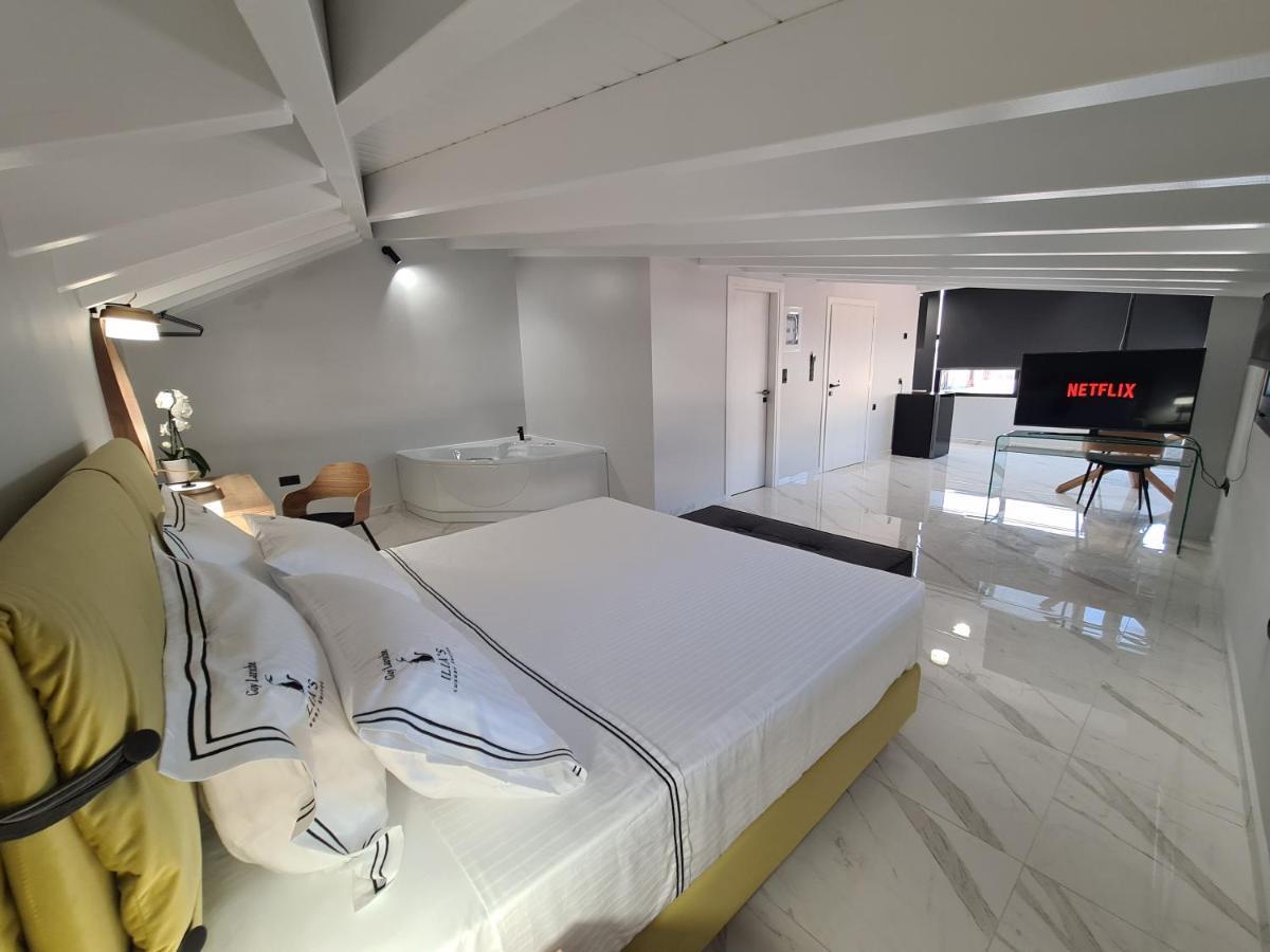 Ilia'S Luxury Suites - Adults Only 西洛卡特伦 外观 照片